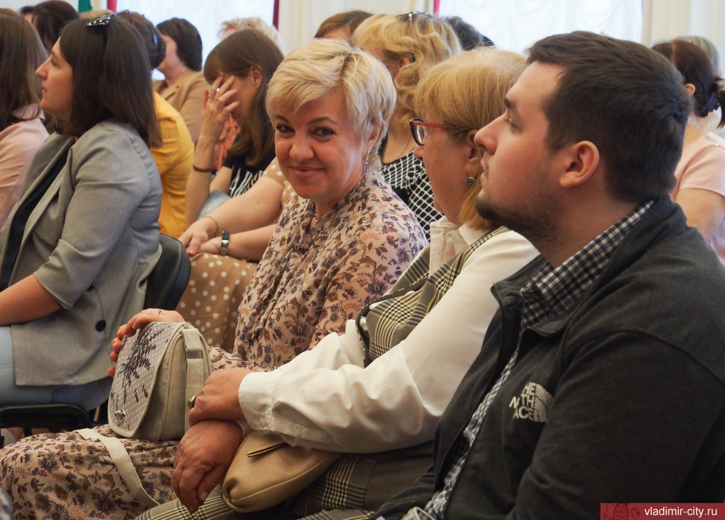 Дмитрий Наумов поздравил социальных работников Владимира с их профессиональным праздником