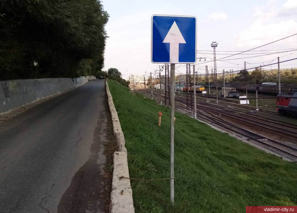 Во Владимире продолжается ремонт и замена дорожных знаков