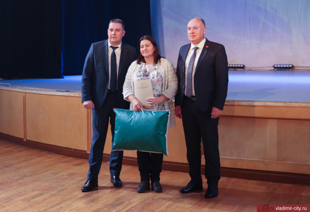 Дмитрий Наумов и Николай Толбухин поздравили владимирских мам