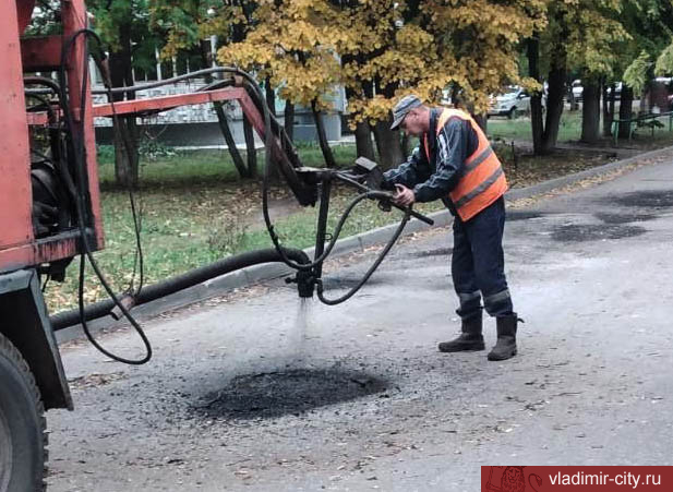 Во Владимире продолжается локальный ремонт дорог и обновление дорожной разметки