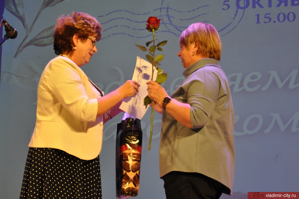 Лучшие учителя и воспитатели города Владимира получили заслуженные награды