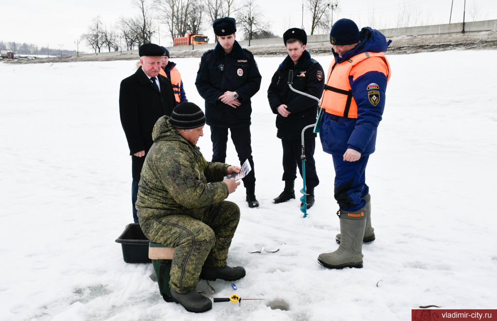 На водоемах Владимира проходят профилактические рейды «Безопасный лед»