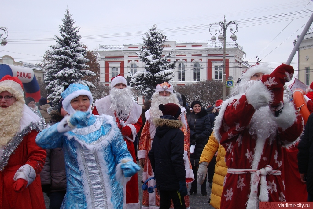 Забег Дедов Морозов во Владимире собрал больше 3000 участников