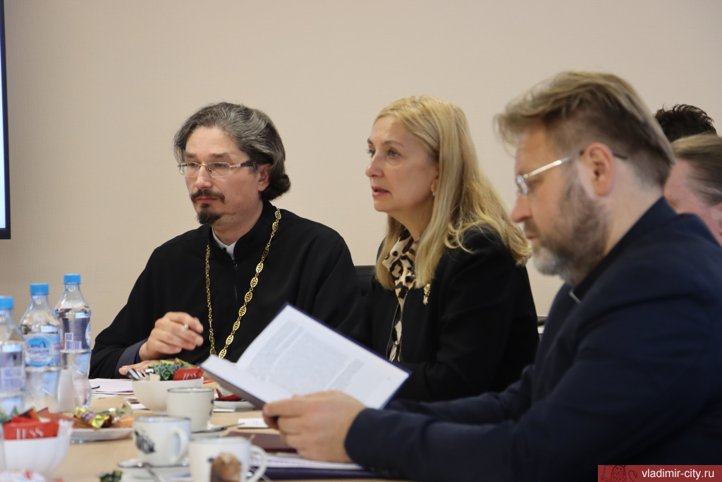 Во Владимире прошёл круглый стол о религиозных ценностях в семейных традициях народов России
