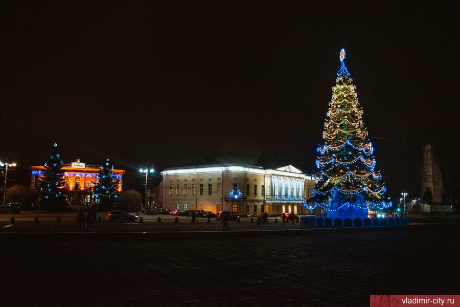 В городе Владимире заканчивается подготовка к Новому году 