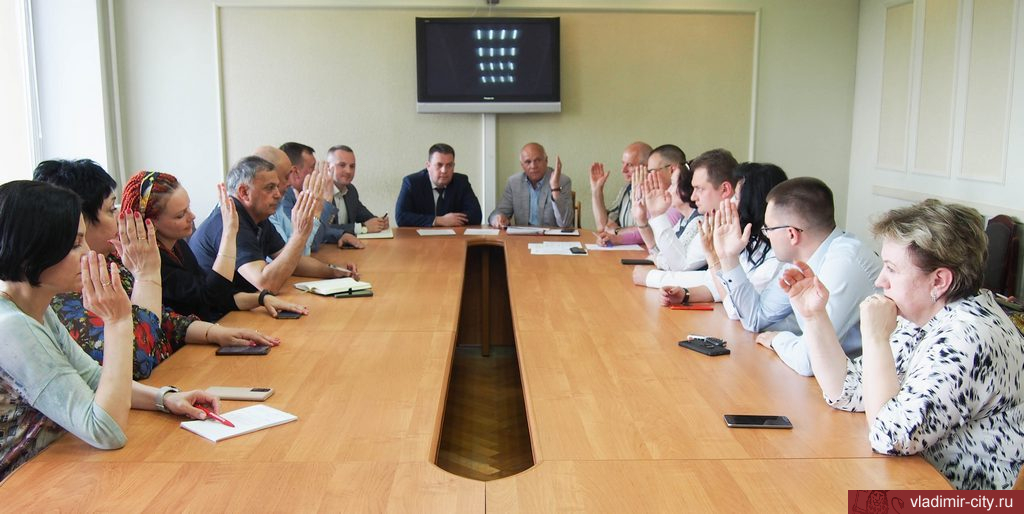 Дмитрий Наумов и члены городской Общественной палаты обсудили реализацию нацпроектов во Владимире