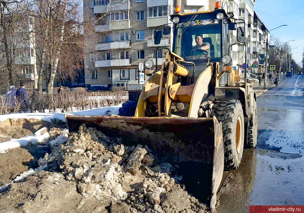 Снег и мусор с улиц Владимира убирают 40 единиц спецтехники и 68 рабочих муниципального «ЦУГД»