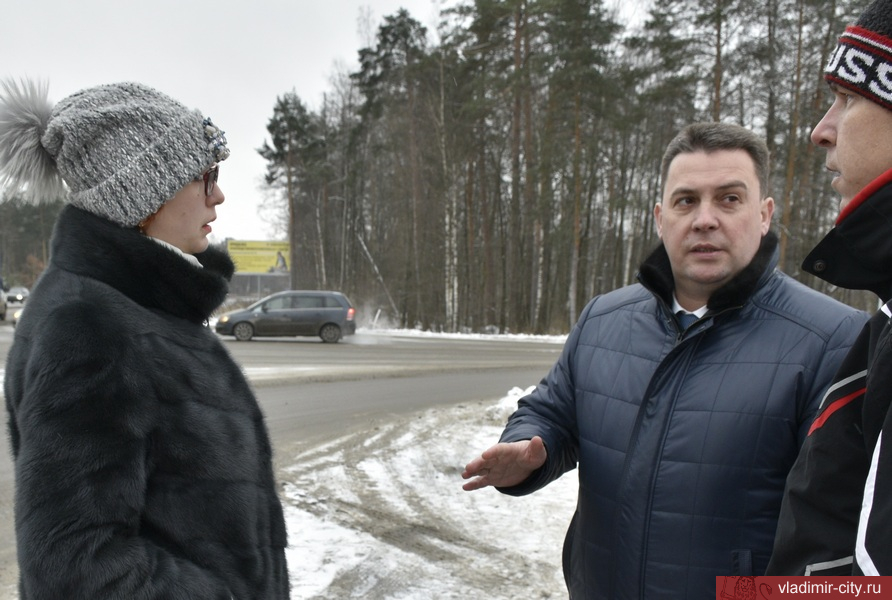 Дмитрий Наумов проверил установку большого светофорного объекта на Судогодском шоссе