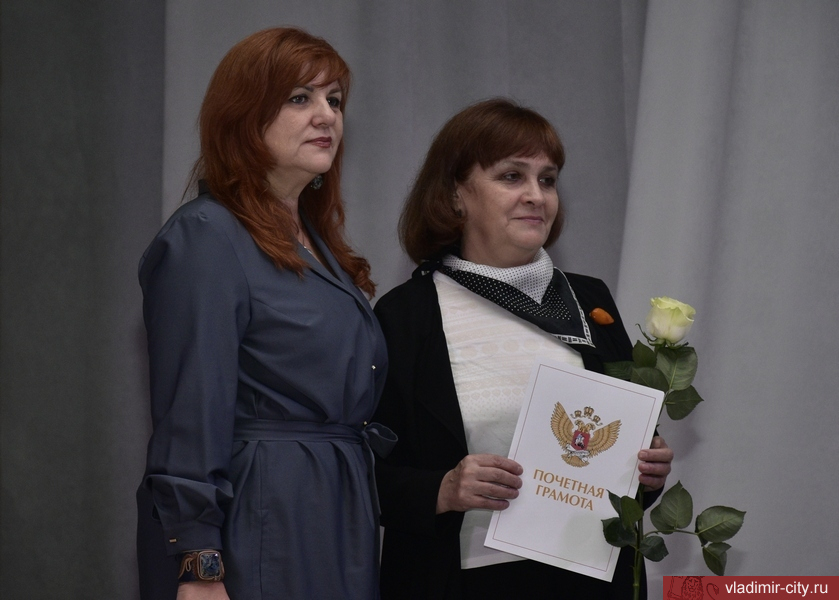 Владимирских педагогов поздравили с Днем учителя